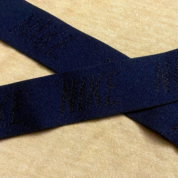 Nike Dri-Fit Women’s Strappy Tank Top Size Small - Picture 4 of 6